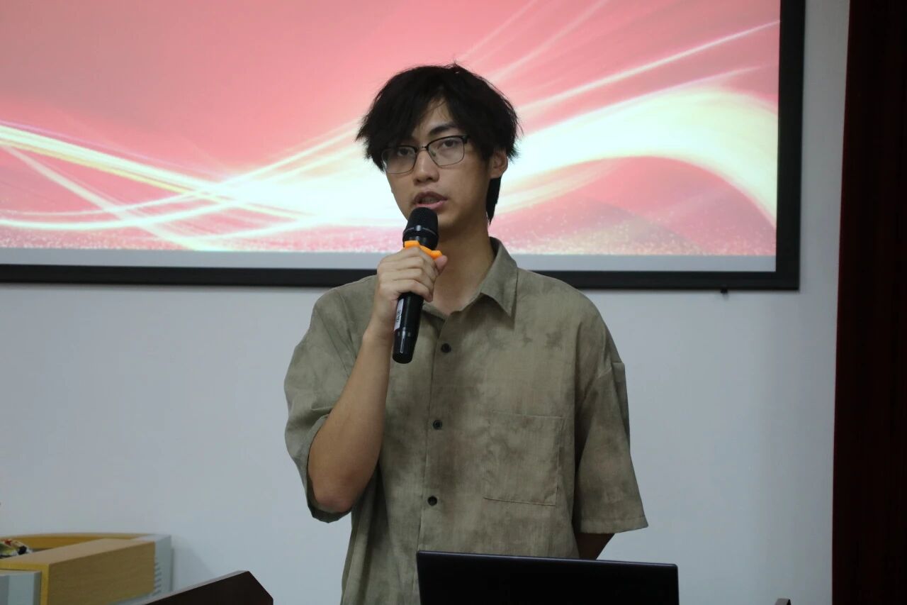 说明:校团委主席团成员刘基炜讲话